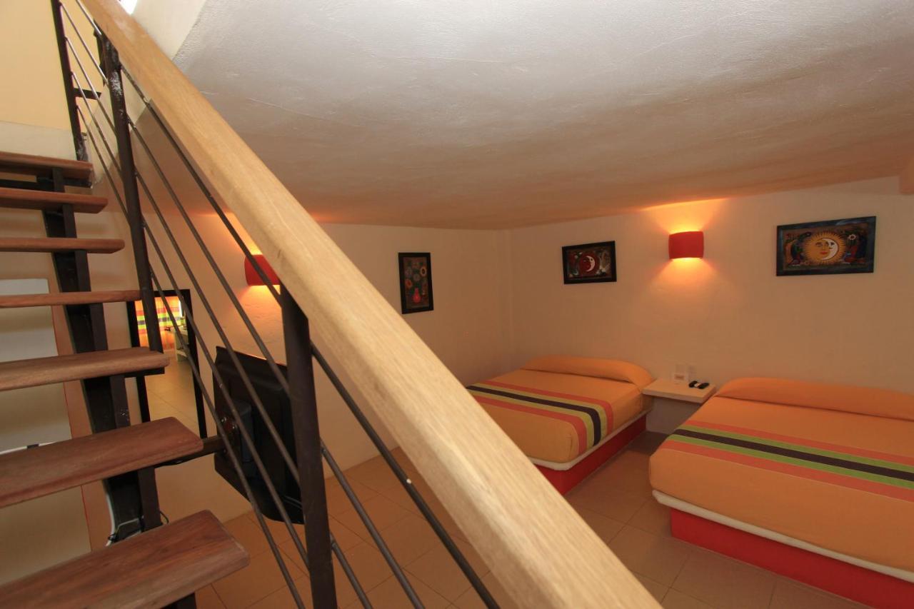 Hotel Plaza Tangolunda Esterno foto