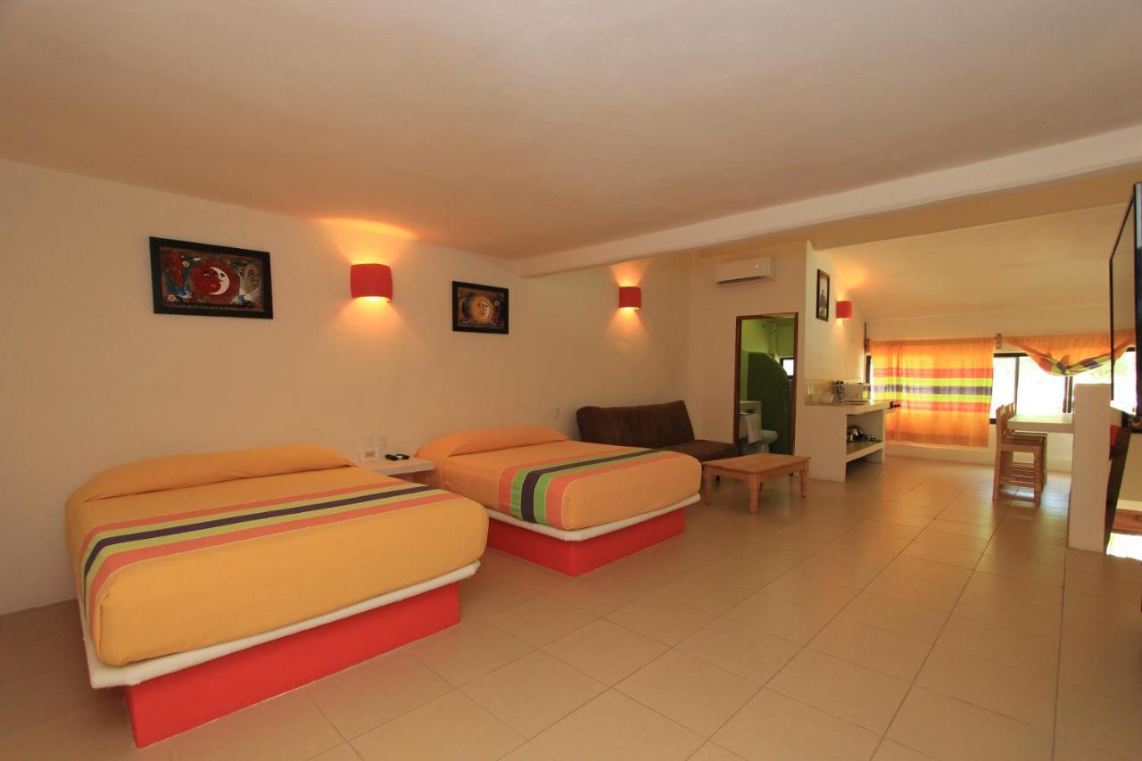 Hotel Plaza Tangolunda Esterno foto