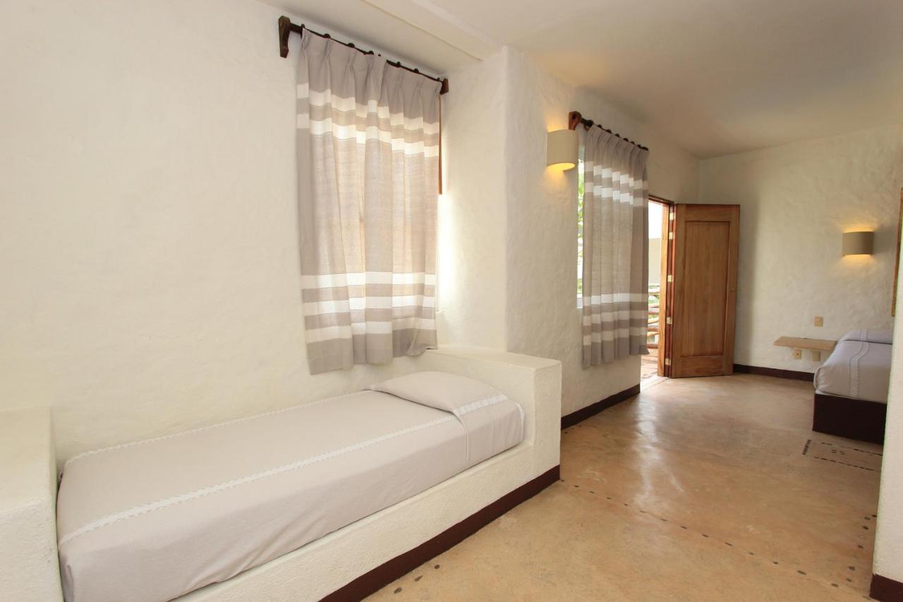 Hotel Plaza Tangolunda Esterno foto