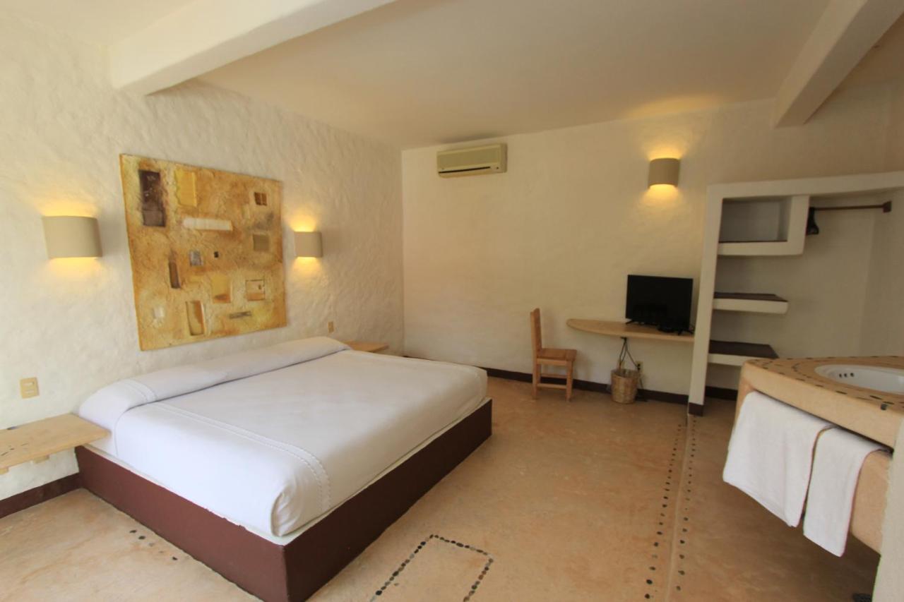 Hotel Plaza Tangolunda Esterno foto