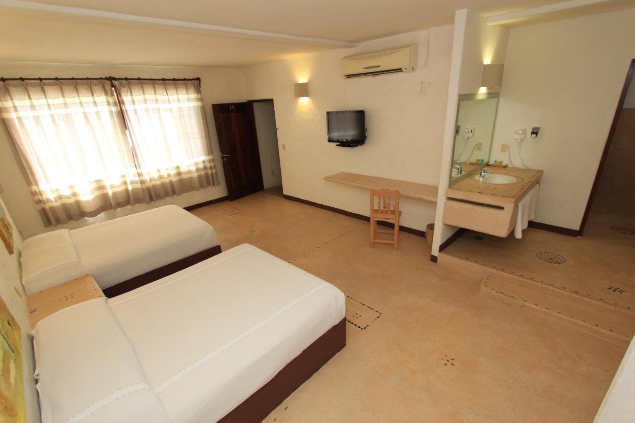 Hotel Plaza Tangolunda Esterno foto